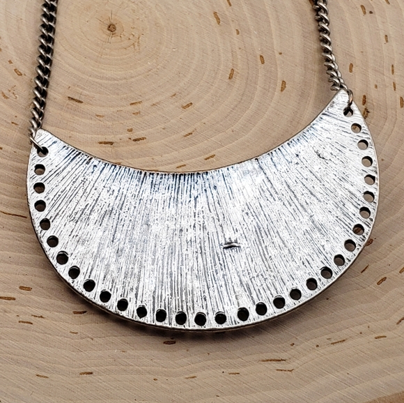 Pretty Turquoise Stone on Silver Moon Pendant Necklace - Picture 5 of 8